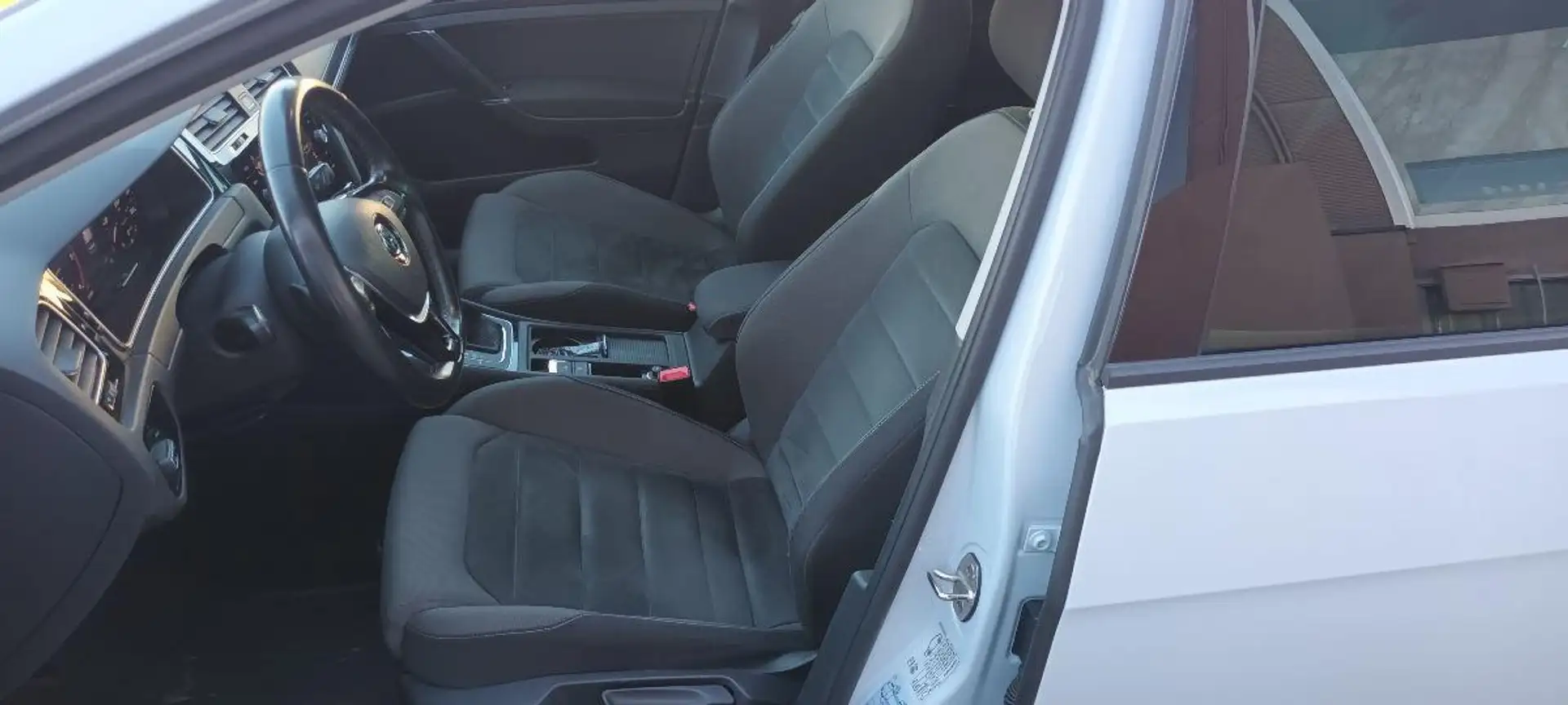 Volkswagen Golf 2.0 TDI DSG 5p. Executive BMT Bianco - 2