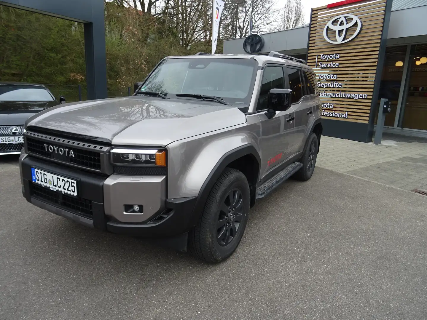 Toyota Land Cruiser 2,8 D-4D 150kW AWD Executive - 1