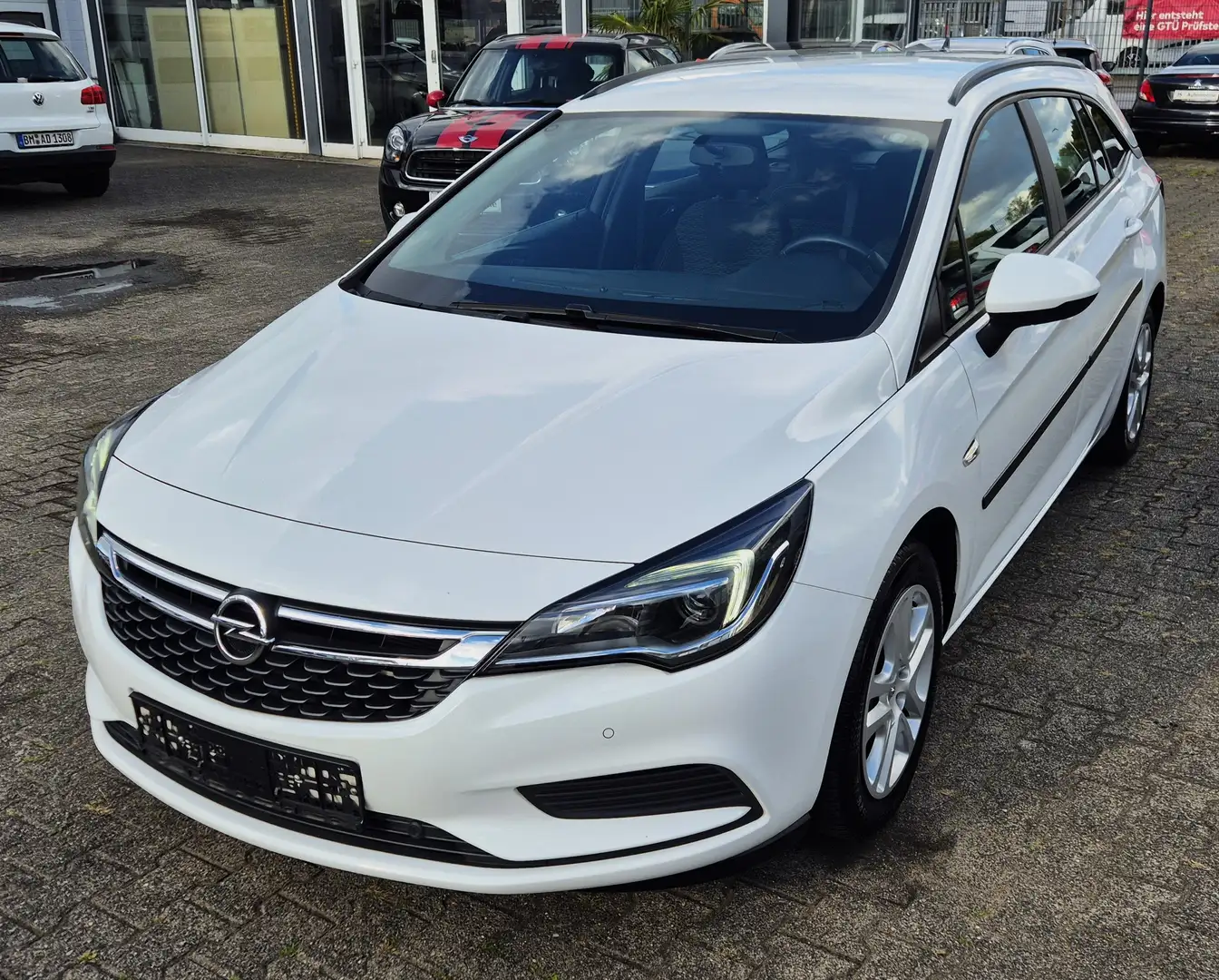 Opel Astra ST 1,6CDTI KLIMA AHK SPORTSITZ PDC ALLWETTER 1.HD Blanc - 1