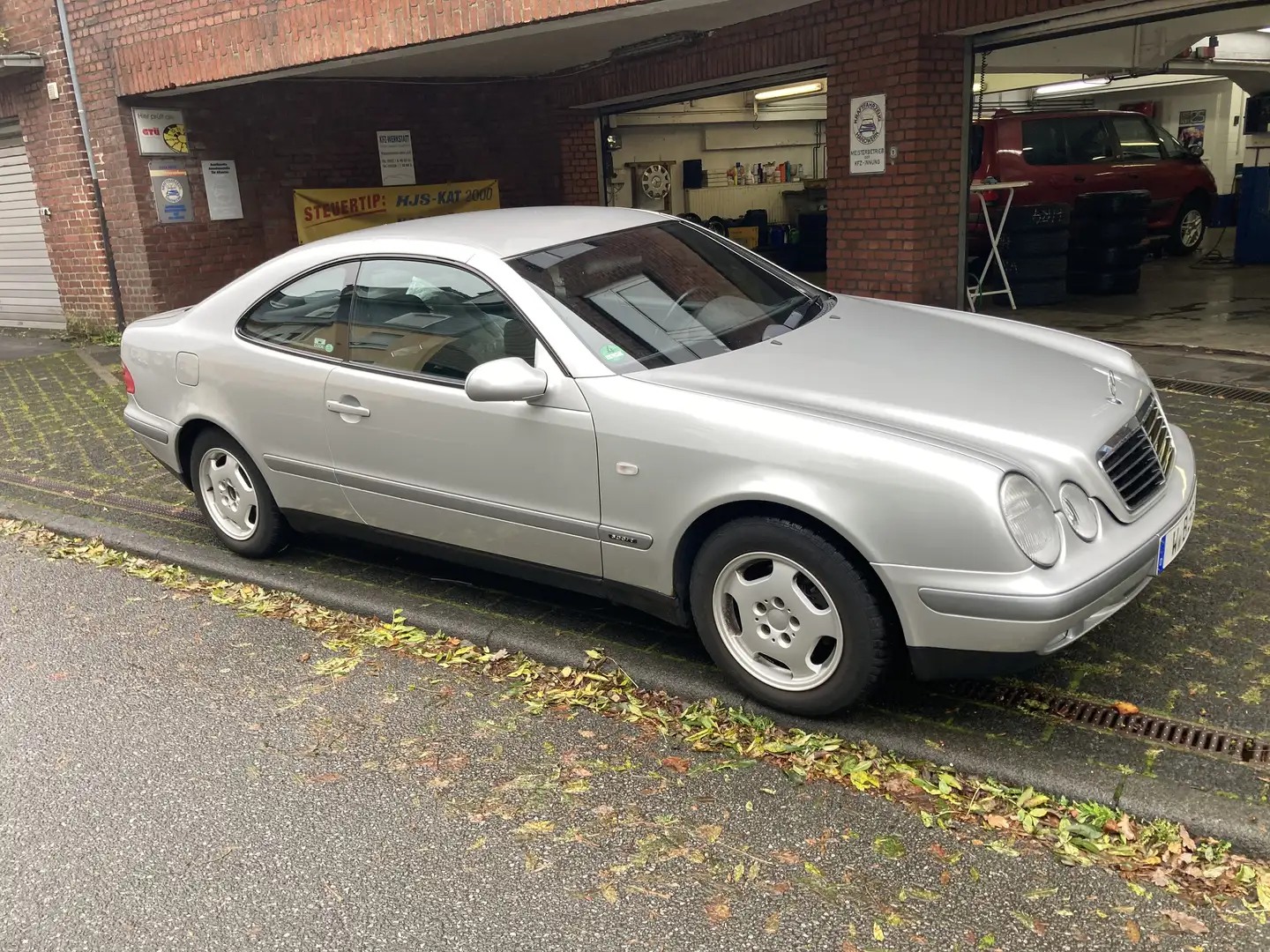 Mercedes-Benz Sport Gümüş rengi - 1