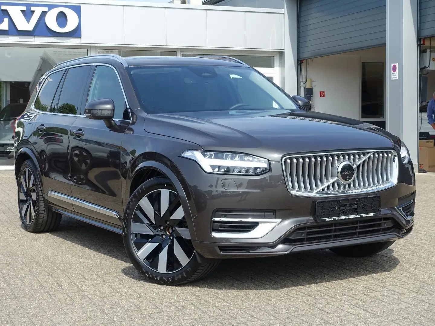 Volvo XC90 Recharge Plus Bright T8 AWD PANO/FOUR-C/360 Grau - 2