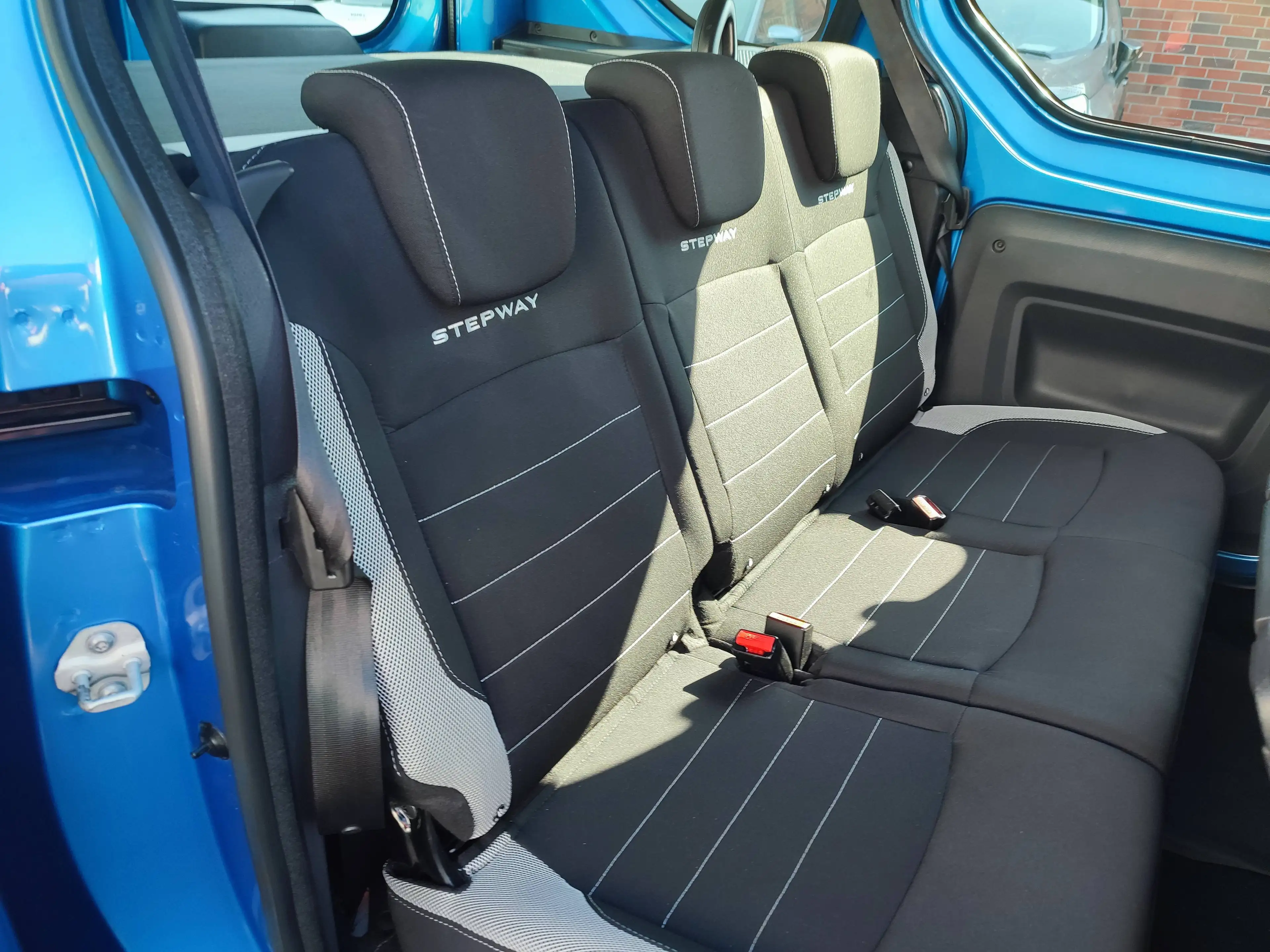 Dacia Dokker Dokker SCe 100 Stepway Klima/Navi/AHK — photo 11