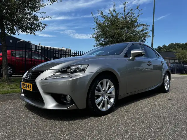 Lexus IS 300 300h Hybrid 181pk CVT Aut. First Edition LIEFHEBBE