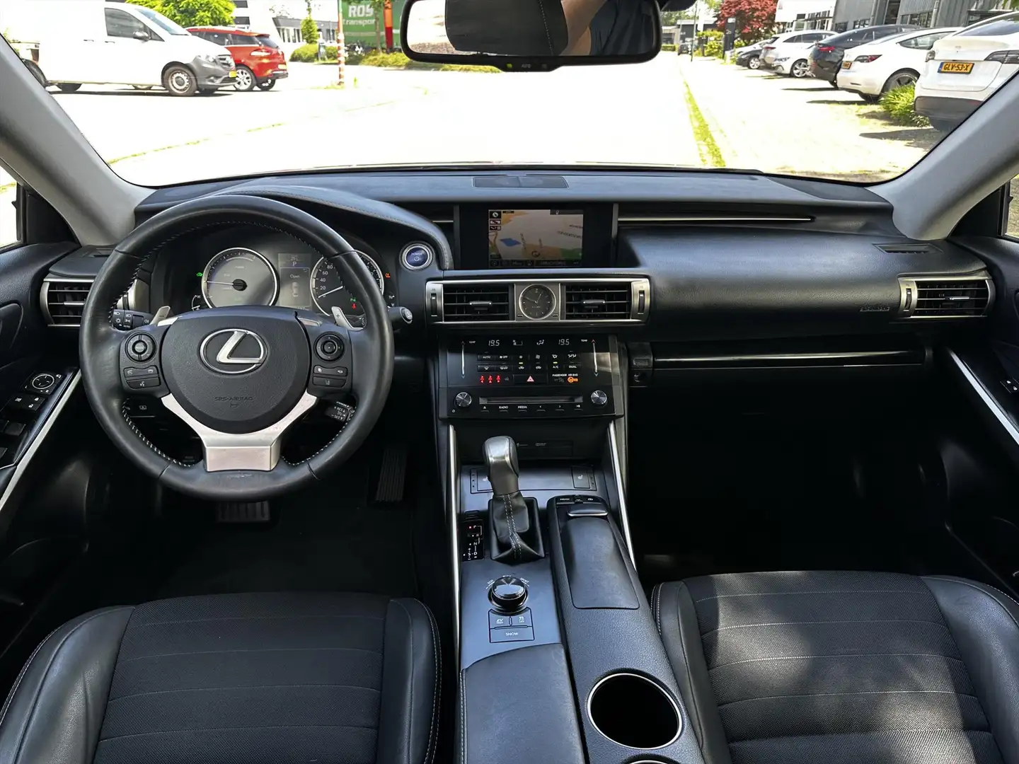 Lexus IS 300 300h Hybrid 181pk First Edition LIEFHEBBER AUTO Grau - 2