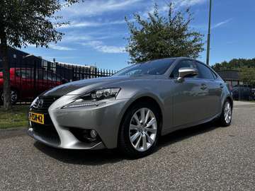 300h Hybrid 181pk First Edition Navigatie Parkeer
