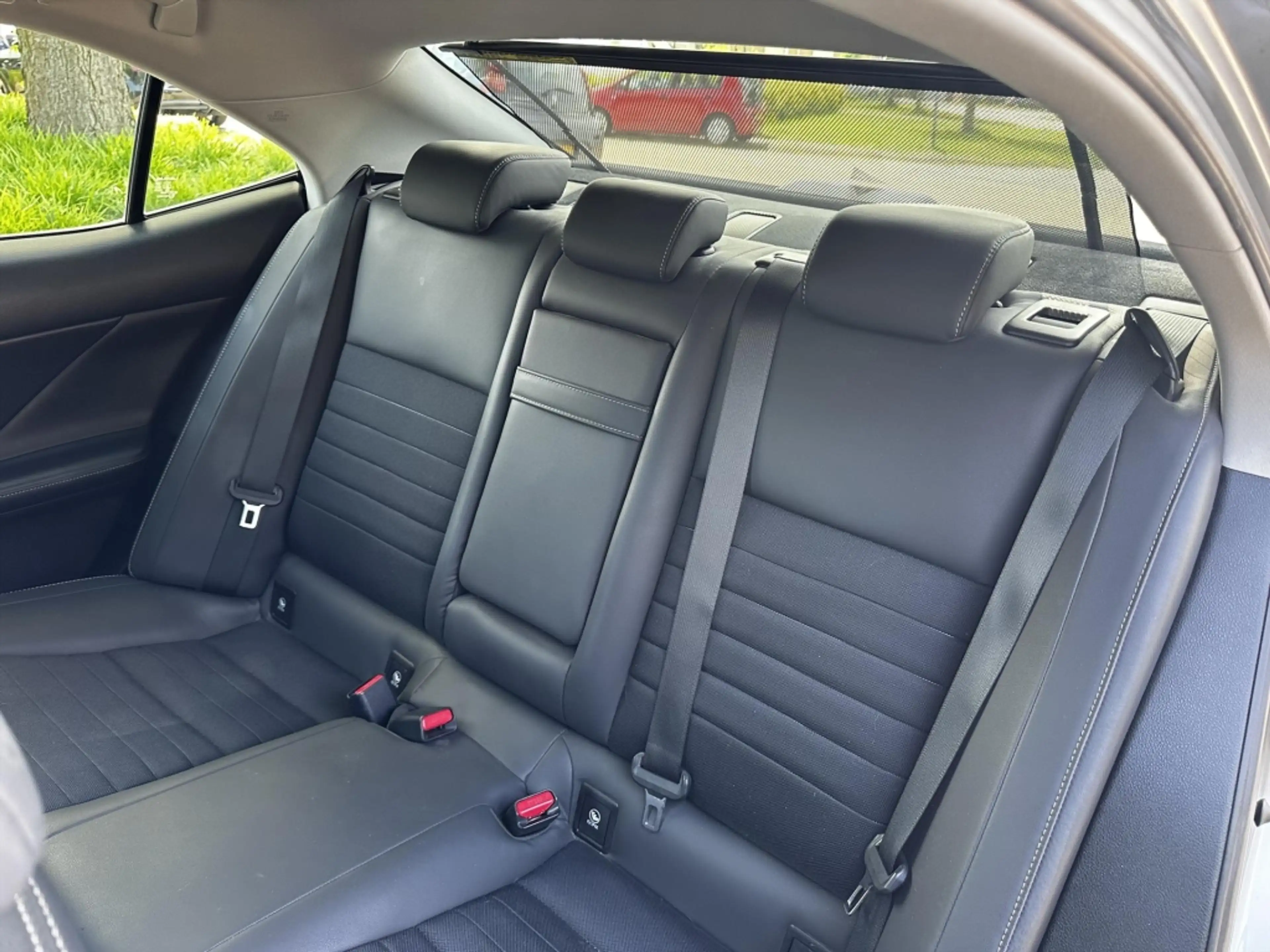 Lexus IS 300 300h Hybrid 181pk First Edition Navigatie Parkeer — photo 36