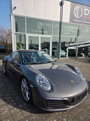 Porsche 991 view 4