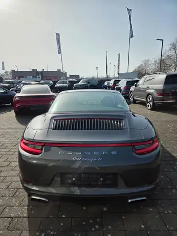Porsche 991 view 6