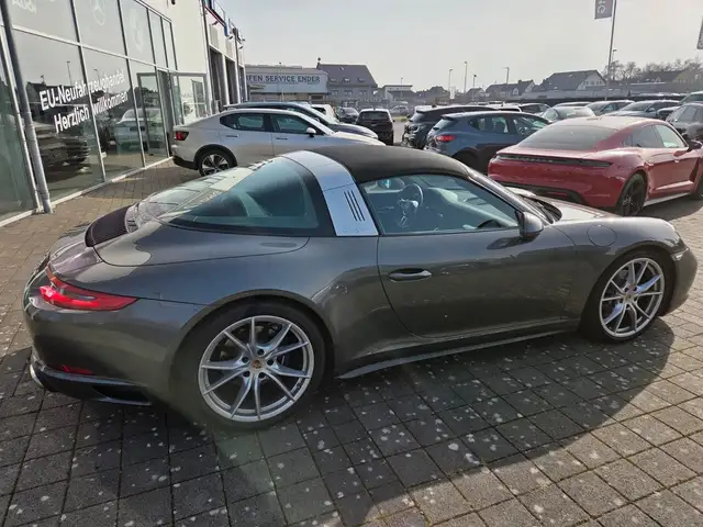 Porsche 991 view 15