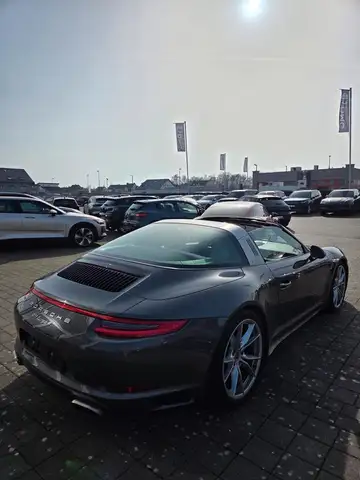Porsche 991 view 5