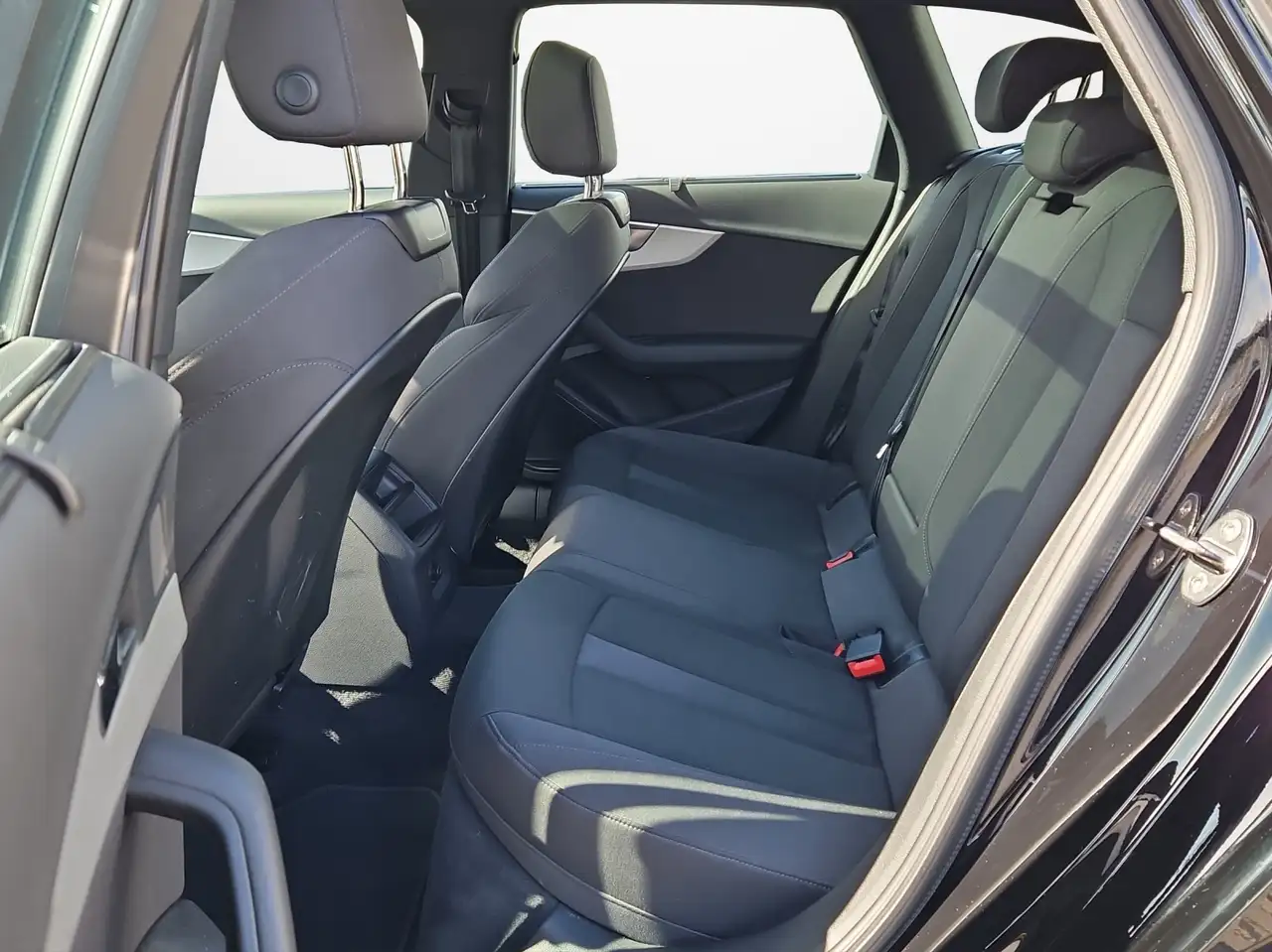 Audi A4 Avant 35 TFSI advanced NaviPlus AHK APS-Plus SH... 13