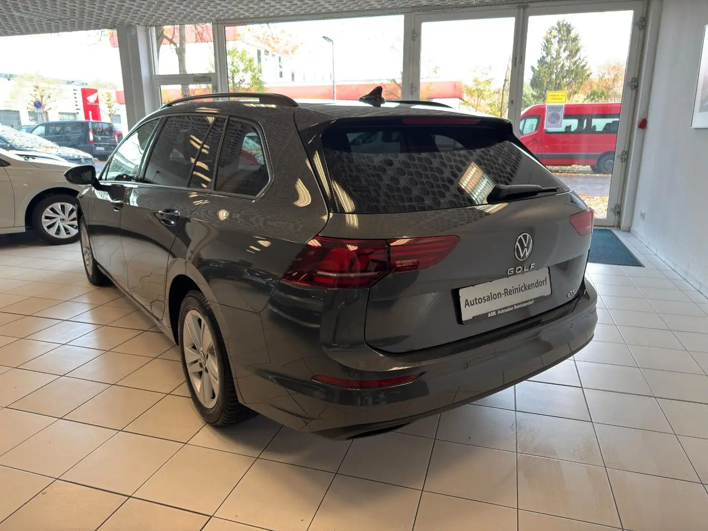 Volkswagen Golf VIII Variant 1.5 eTSI DSG Life*ACC*AHK*Kam* Grau - 2