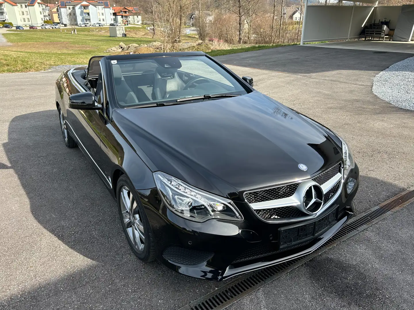 Mercedes-Benz E 200 E 200 CGI BlueEfficiency Aut. Schwarz - 1