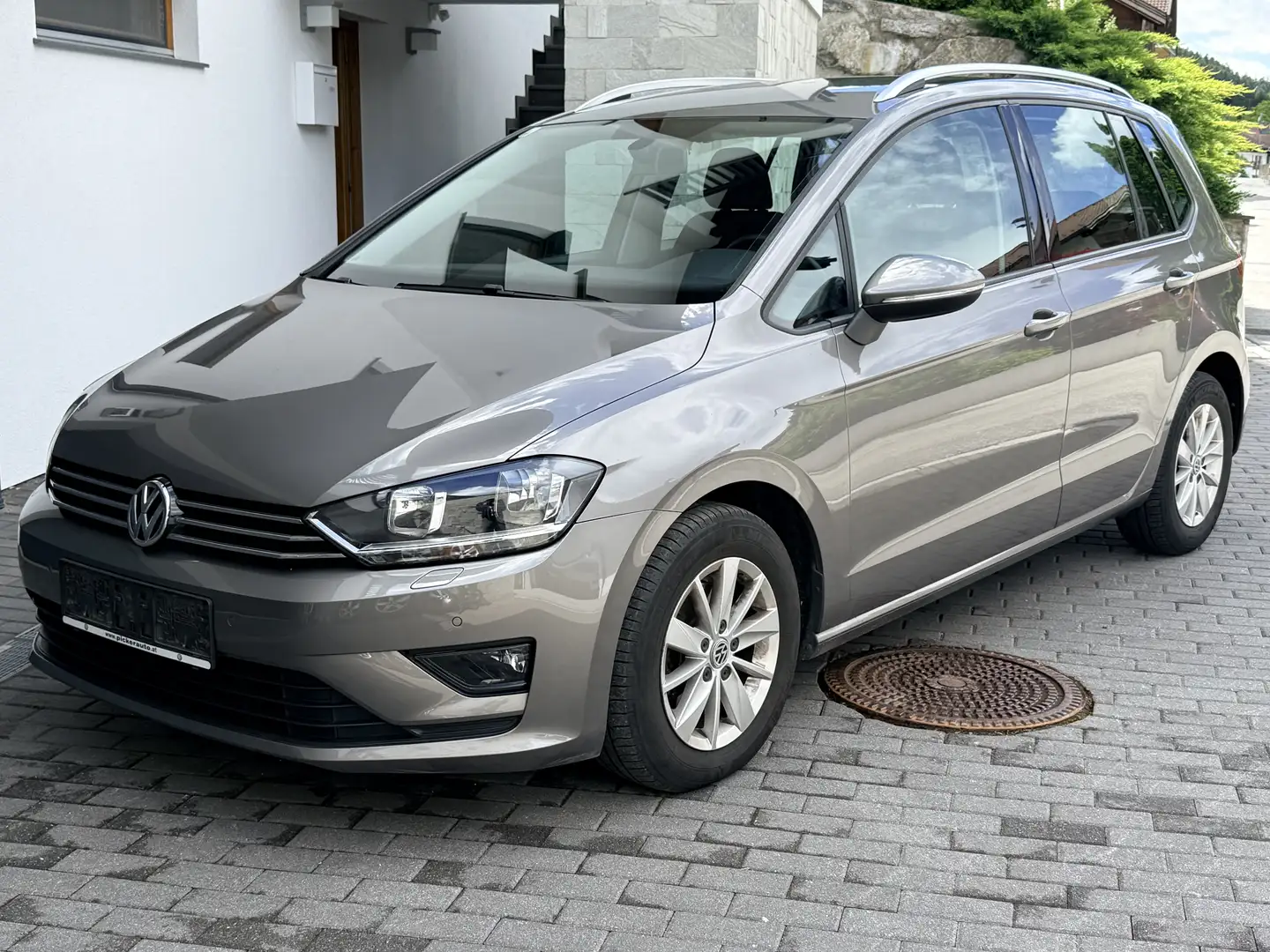 Volkswagen Golf Sportsvan 1.6 TDI   90 PS  NAVI..SHZ...PDC...AHK Grau - 2