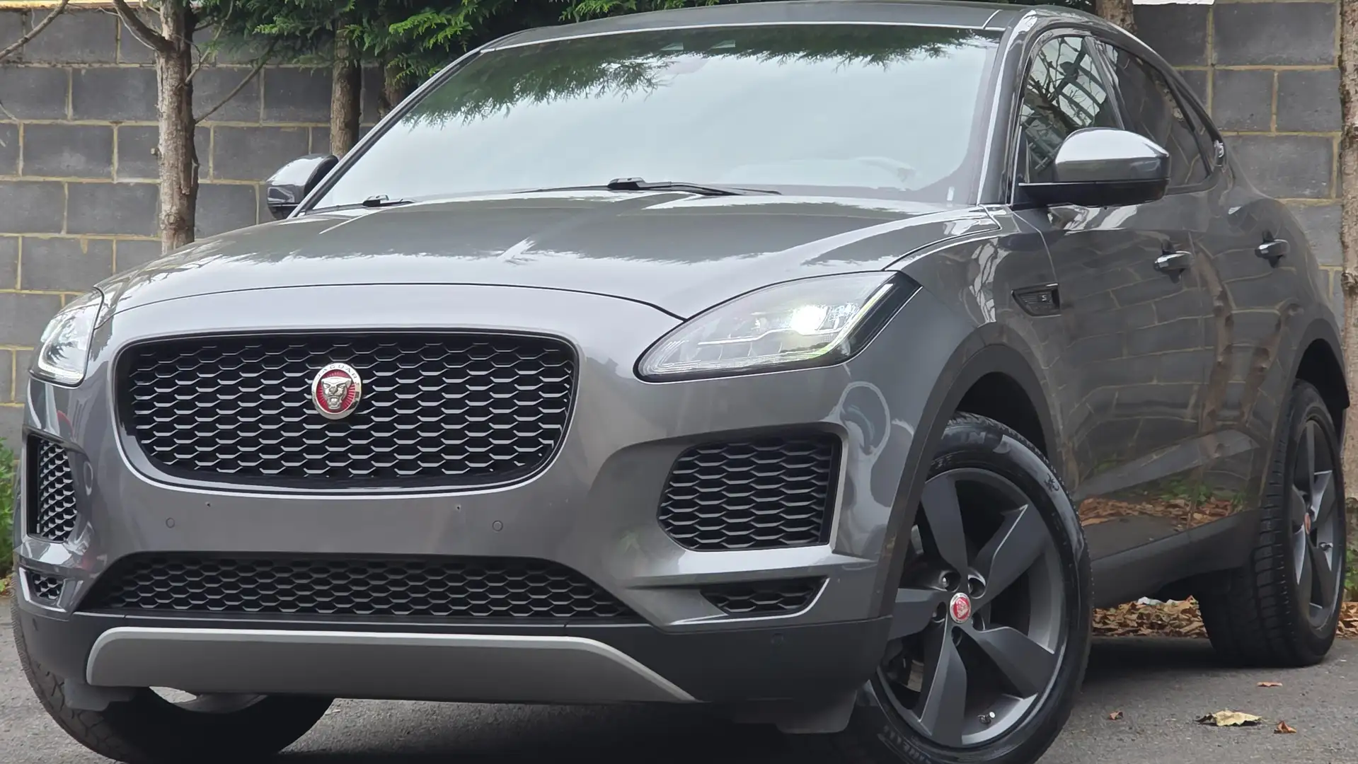 Jaguar E-Pace E-Pace 2.0 D AWD R-Dynamic S / Toit Pano / Led Grau - 1