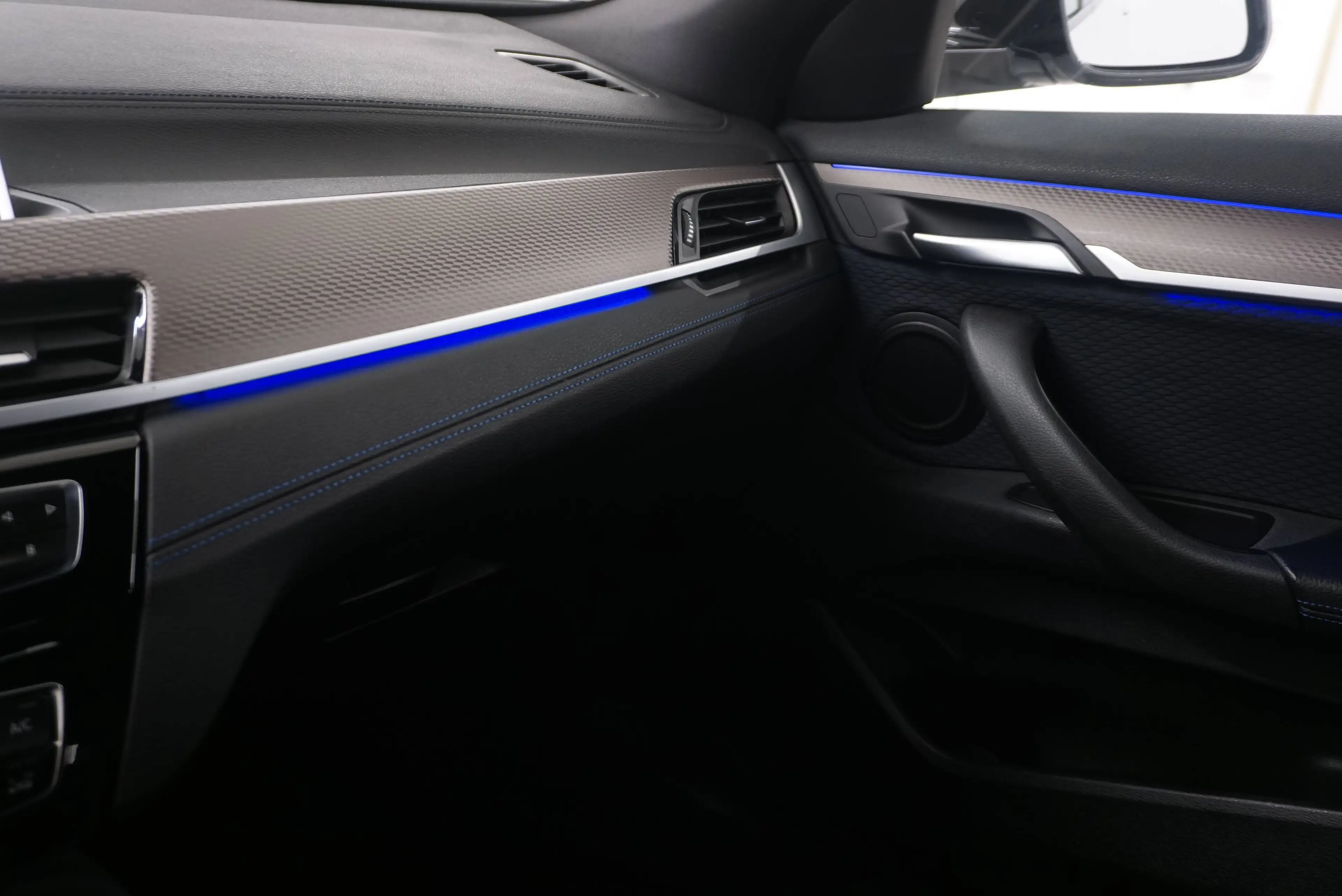 BMW X2 sDrive 18 d M Sport — photo 15