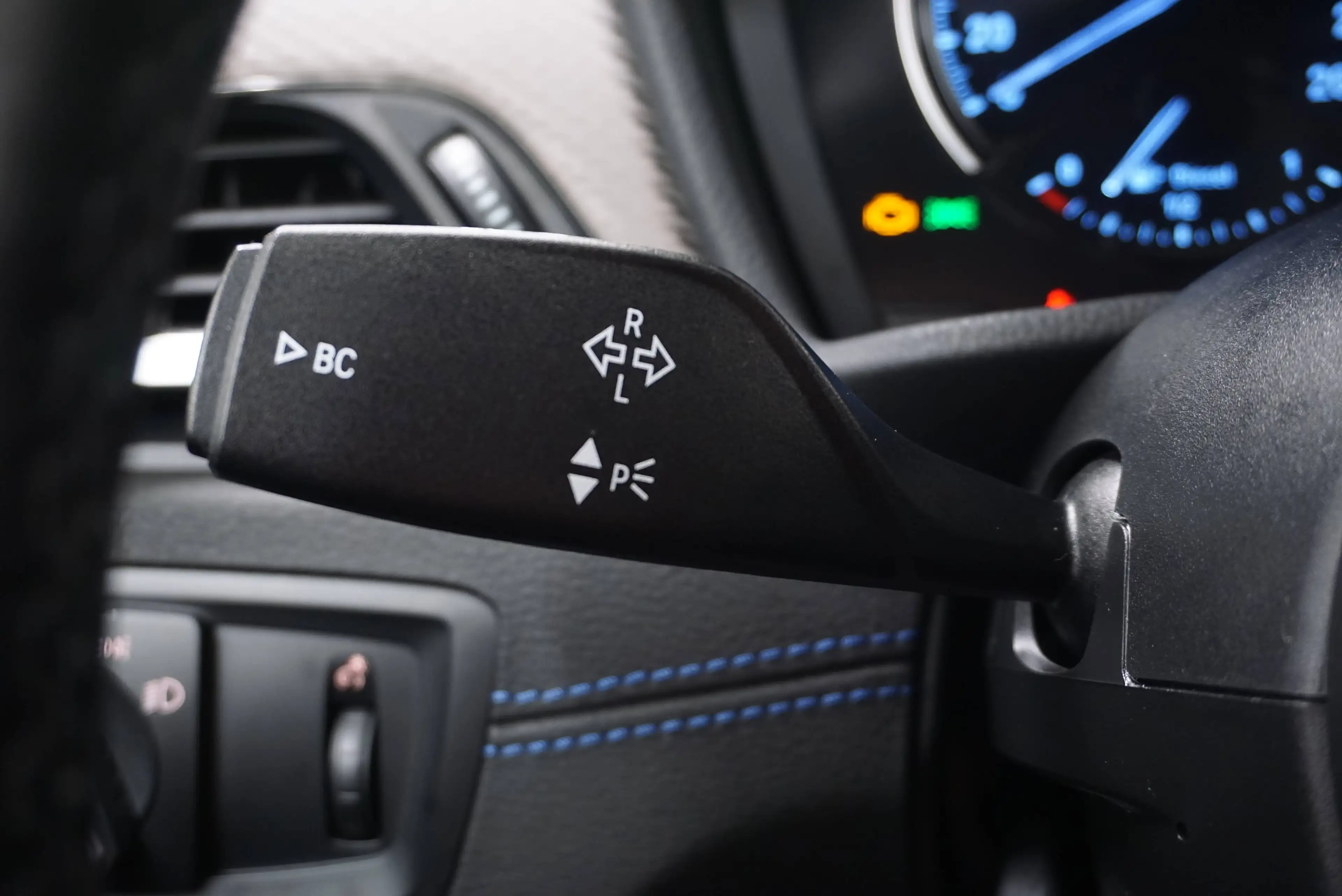 BMW X2 sDrive 18 d M Sport — photo 11