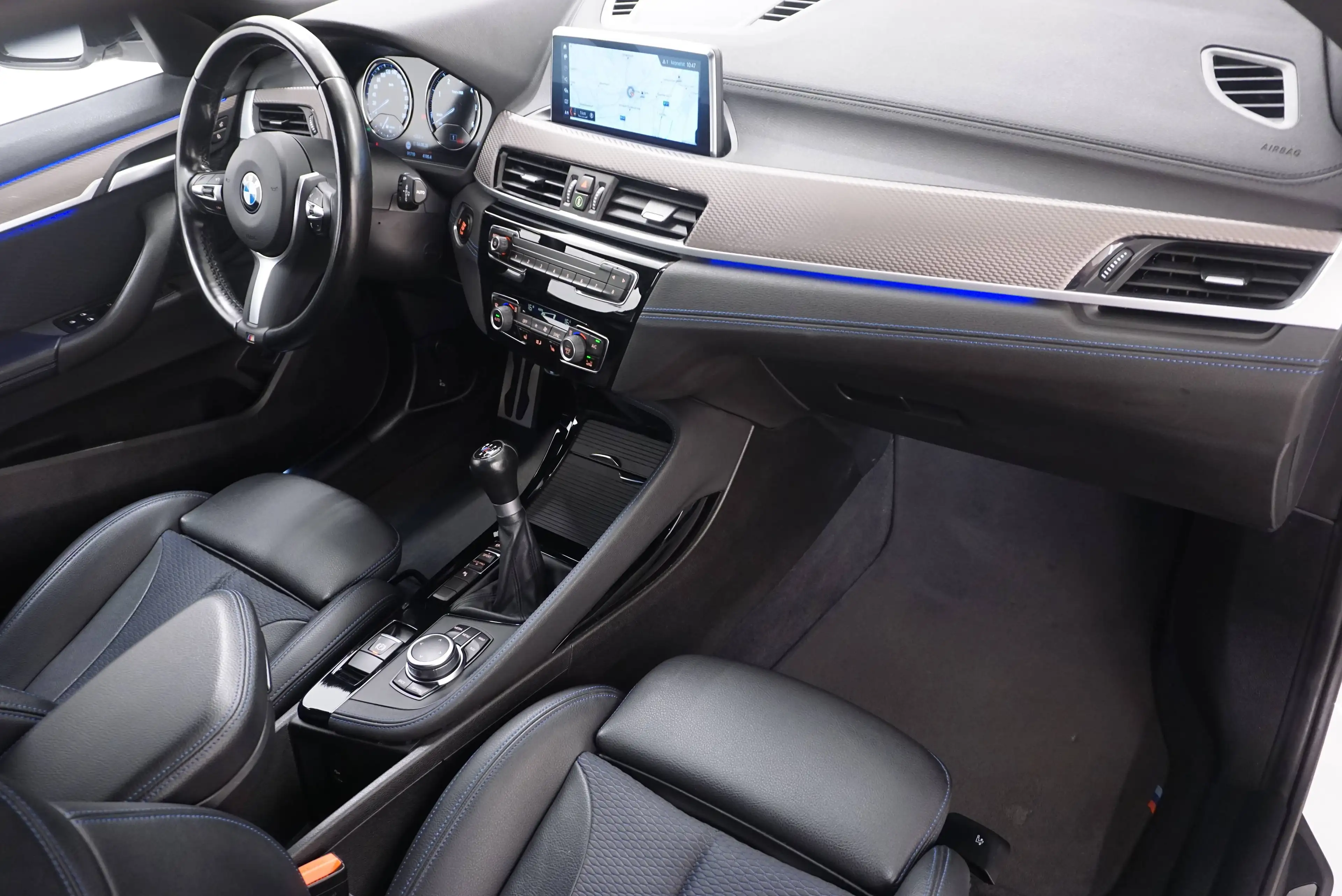 BMW X2 sDrive 18 d M Sport — photo 17