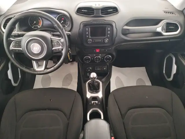 Jeep Renegade view 8