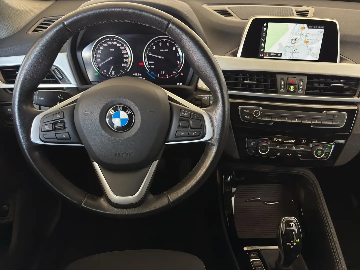BMW X1 sDrive18i DKG Sport Line LED+/NAVI/DAB/TEMPO Gris - 2