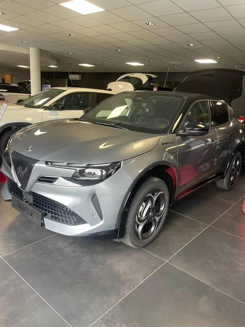 Alfa Romeo Junior Edizione Milano Cortina 1.2 145cv eDCT6 - 6738 Grigio - 1