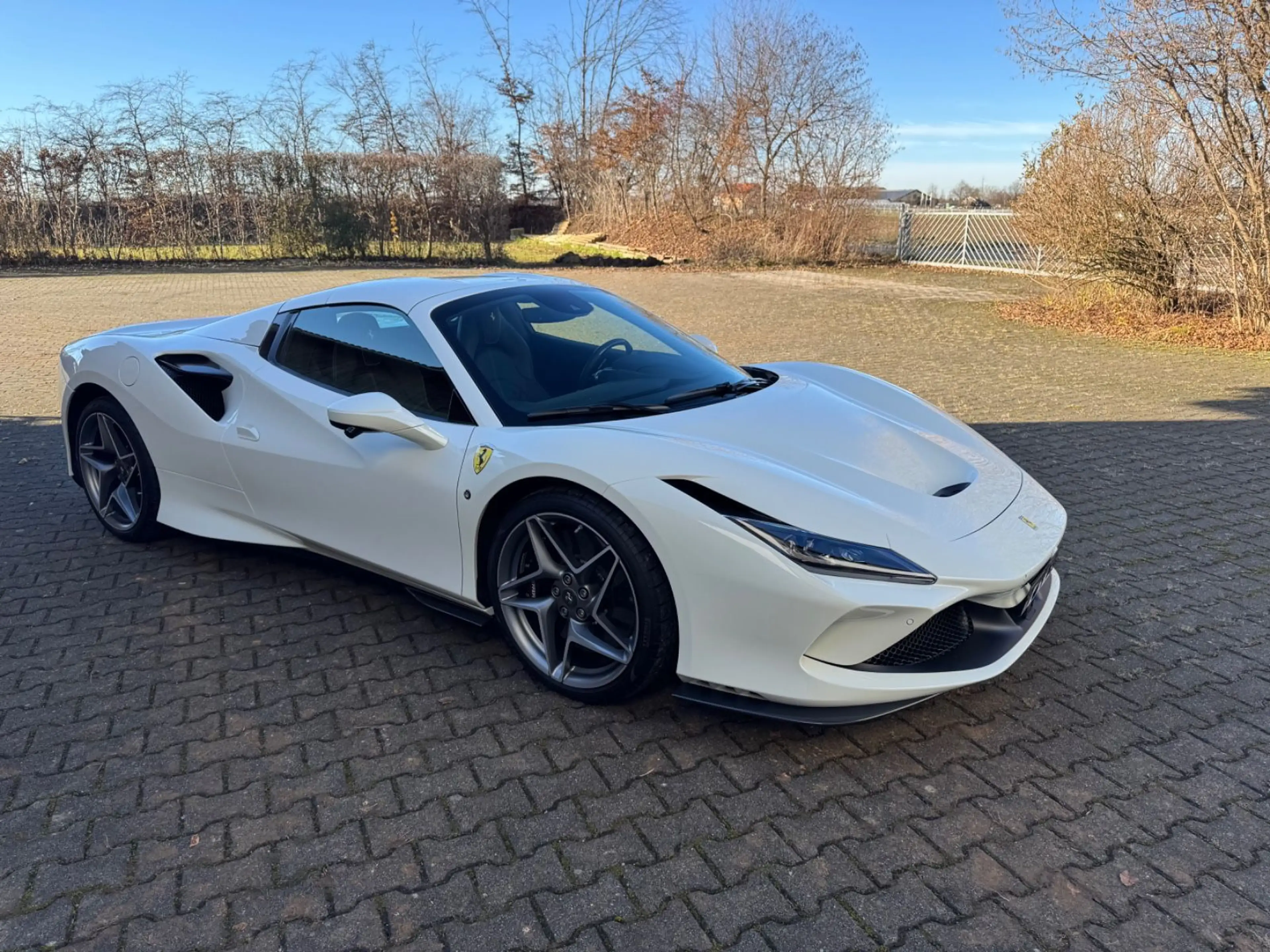 Ferrari F8 Spider absolut voll, Carbon, nur 1.000 km — photo 11