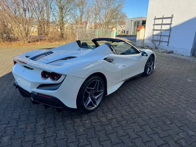 Ferrari F8 Spider absolut voll, Carbon, nur 1.000 km