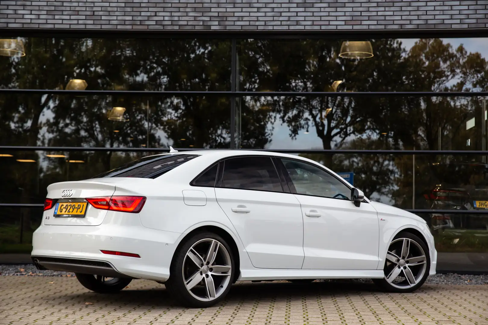 Audi A3 Limousine 1.4 TFSI CoD Ambition Pro Line S , Adap. Blanc - 2