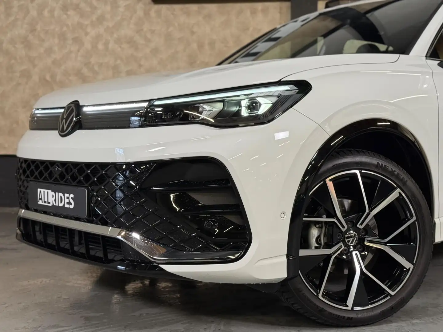 Volkswagen Tiguan 1.5 eTSI R-Line Edition |Pano |Keyless | 360 Camer Blanc - 2