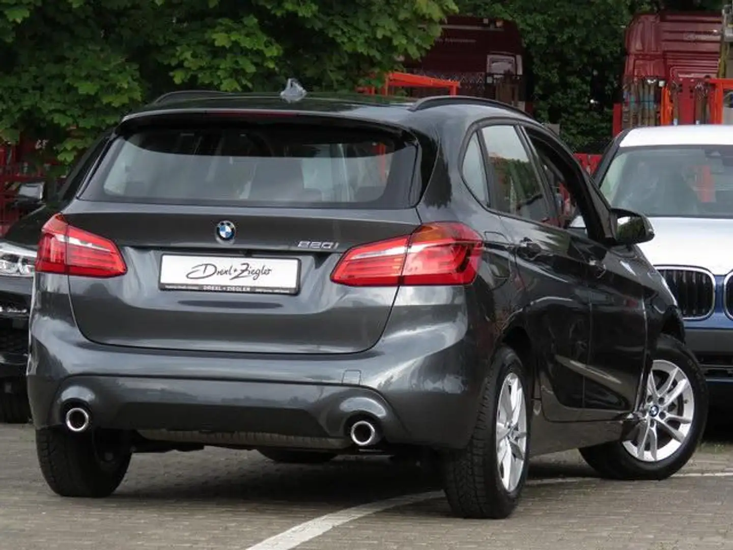 BMW 220 220i Active Tourer AHK NaviPlus HuD HiFi GSD LED Grijs - 2