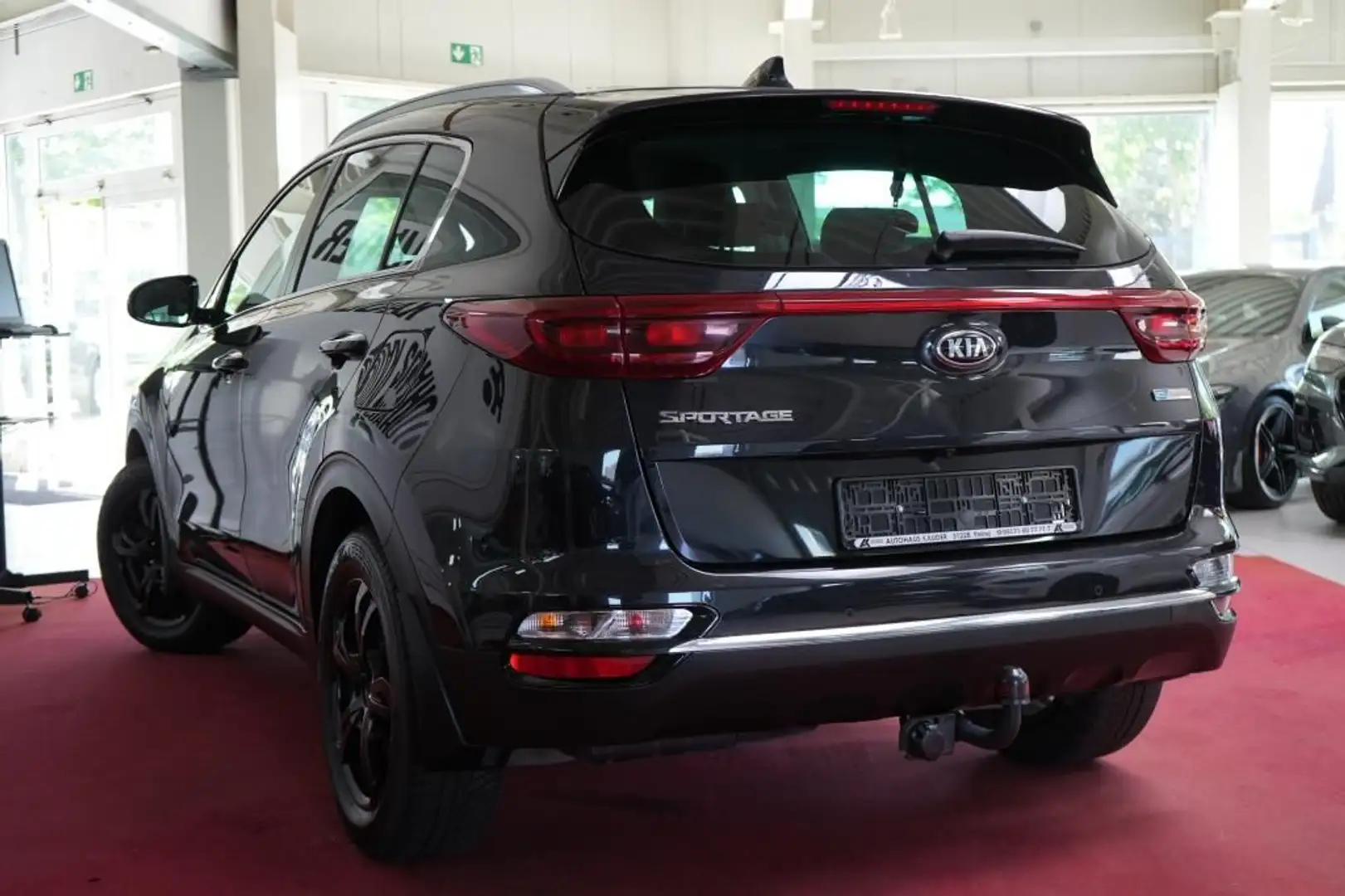 Kia Sportage 1.6 *Navi*Kamera*AHK* Schwarz - 2