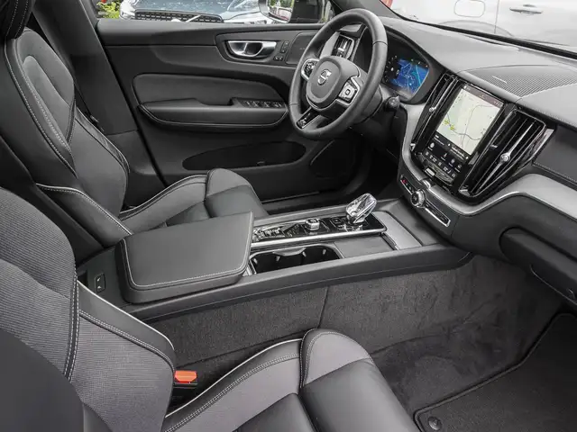 Volvo XC60 view 9