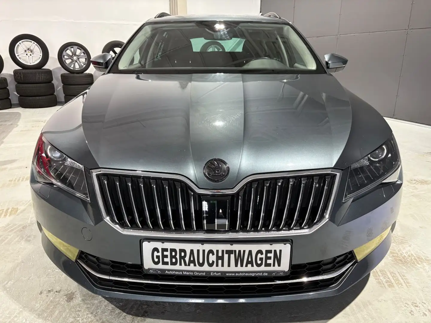Skoda Superb Combi 2.0 TDI*AHK*Navi*Bi-Xenon* Grey - 2