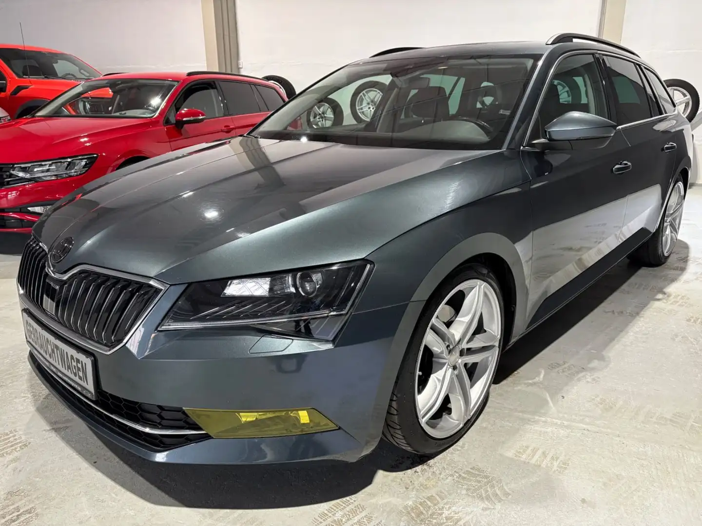 Skoda Superb Combi 2.0 TDI*AHK*Navi*Bi-Xenon* Grey - 1