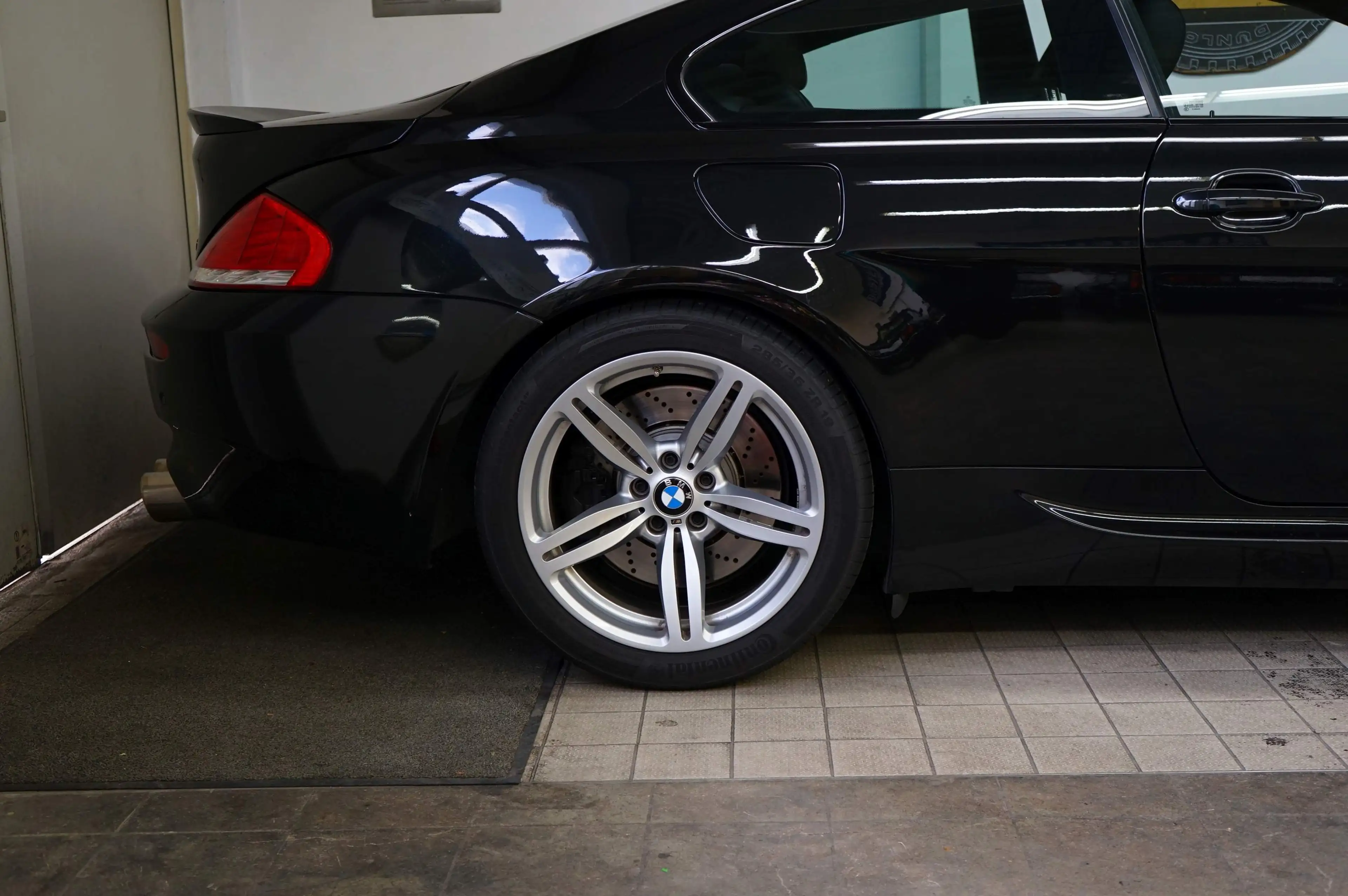 BMW M6 BMW E63 M6 als Handschalter mit Head Up Display — photo 26