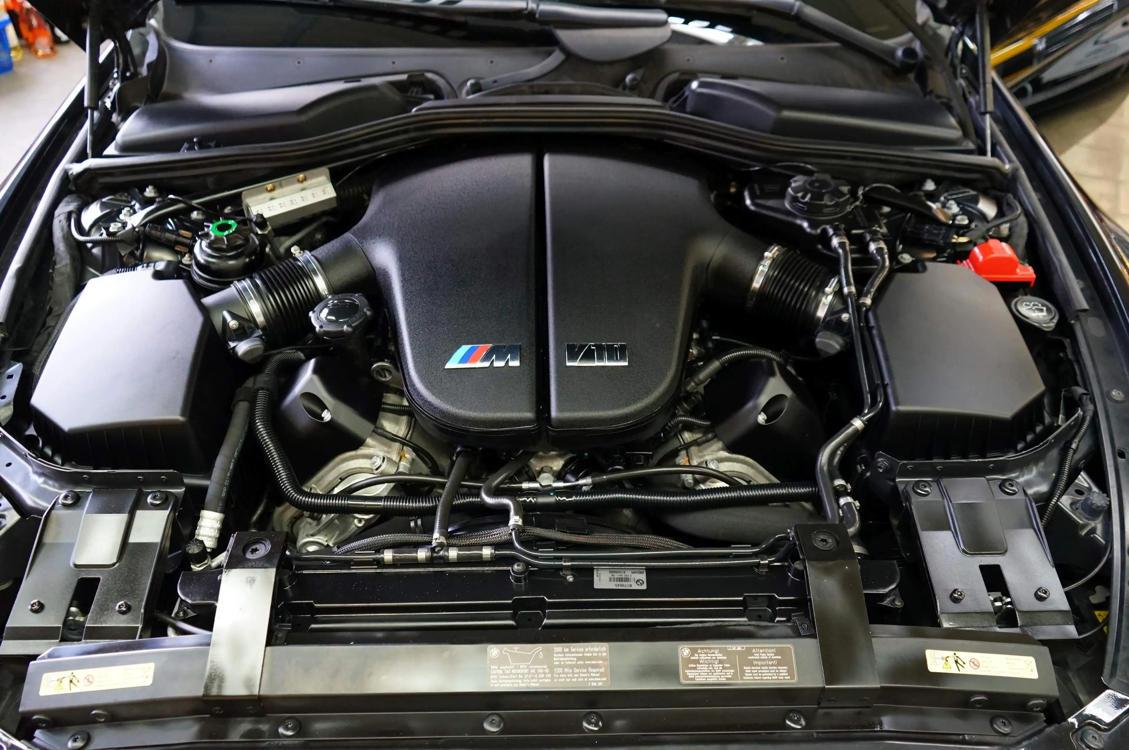 BMW M6 BMW E63 M6 als Handschalter mit Head Up Display — photo 24