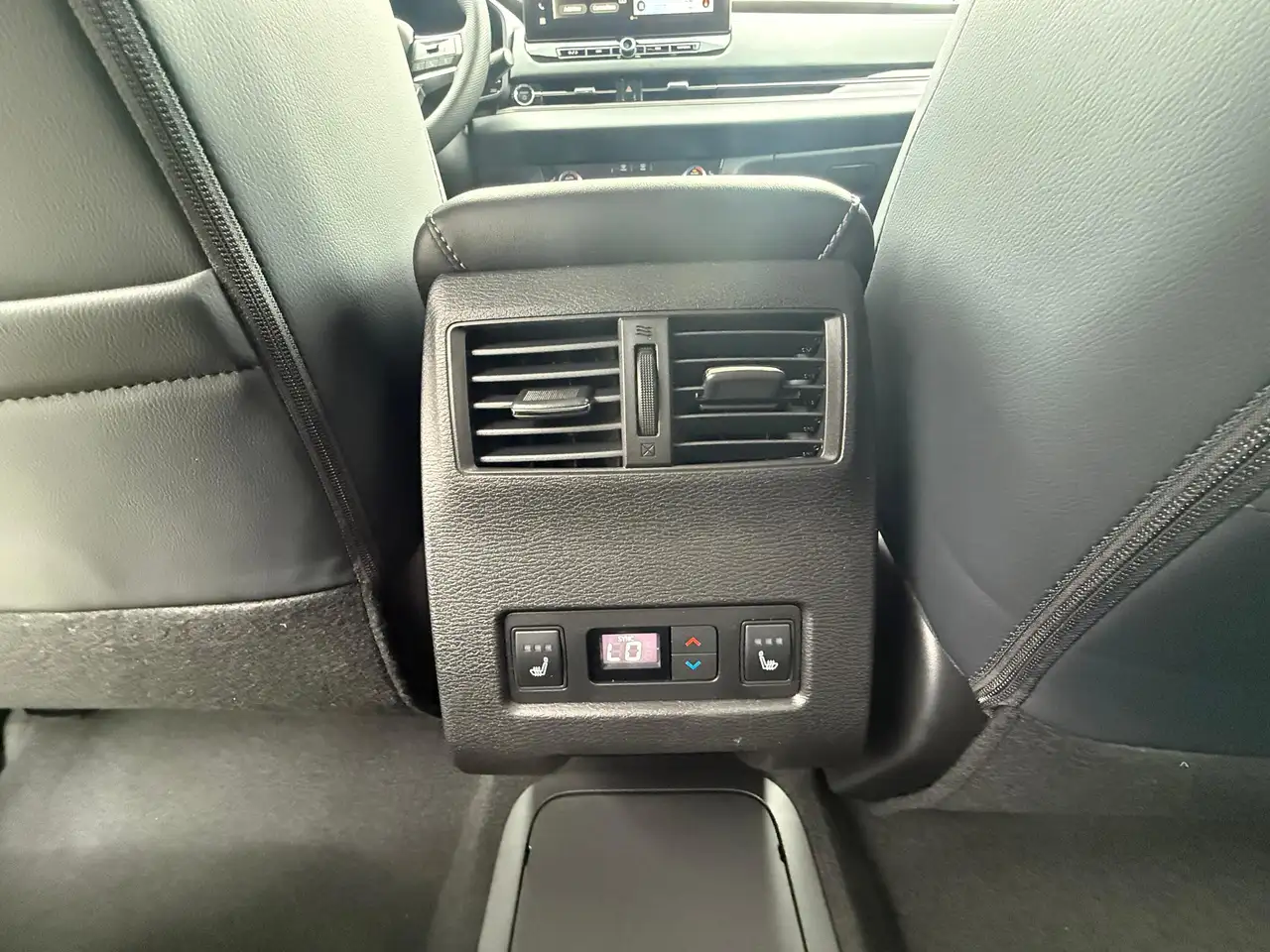 Mitsubishi Outlander снимка Mitsubishi Outlander