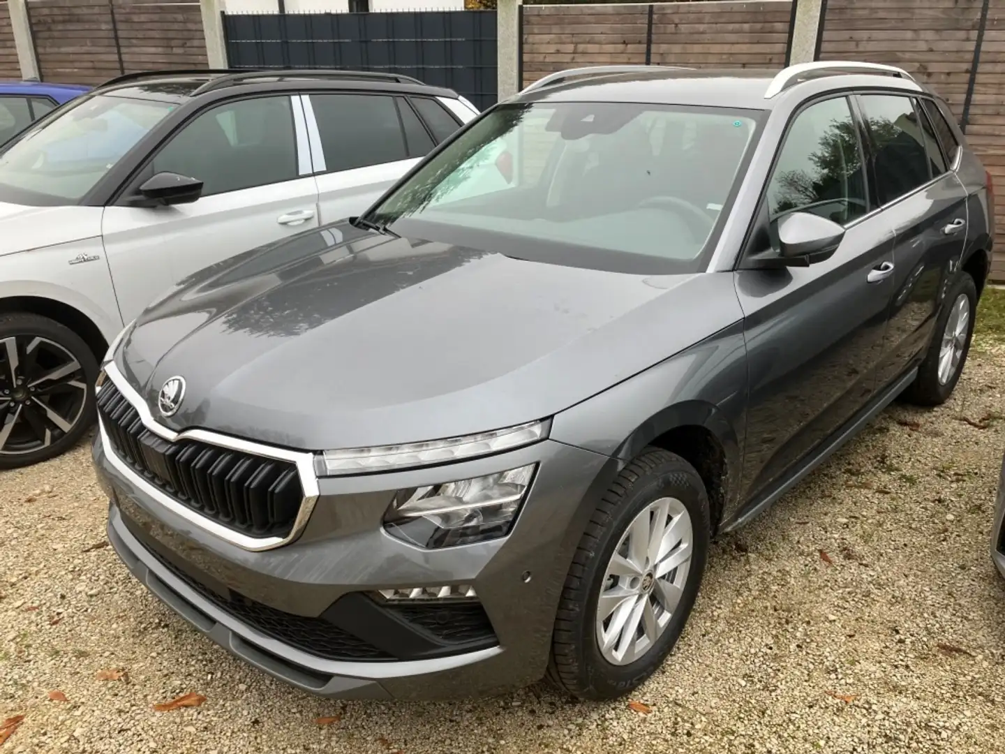 Skoda Kamiq 1,5TSi Top Selection DSG AHK, 5 Jahre Garantie Grau - 1