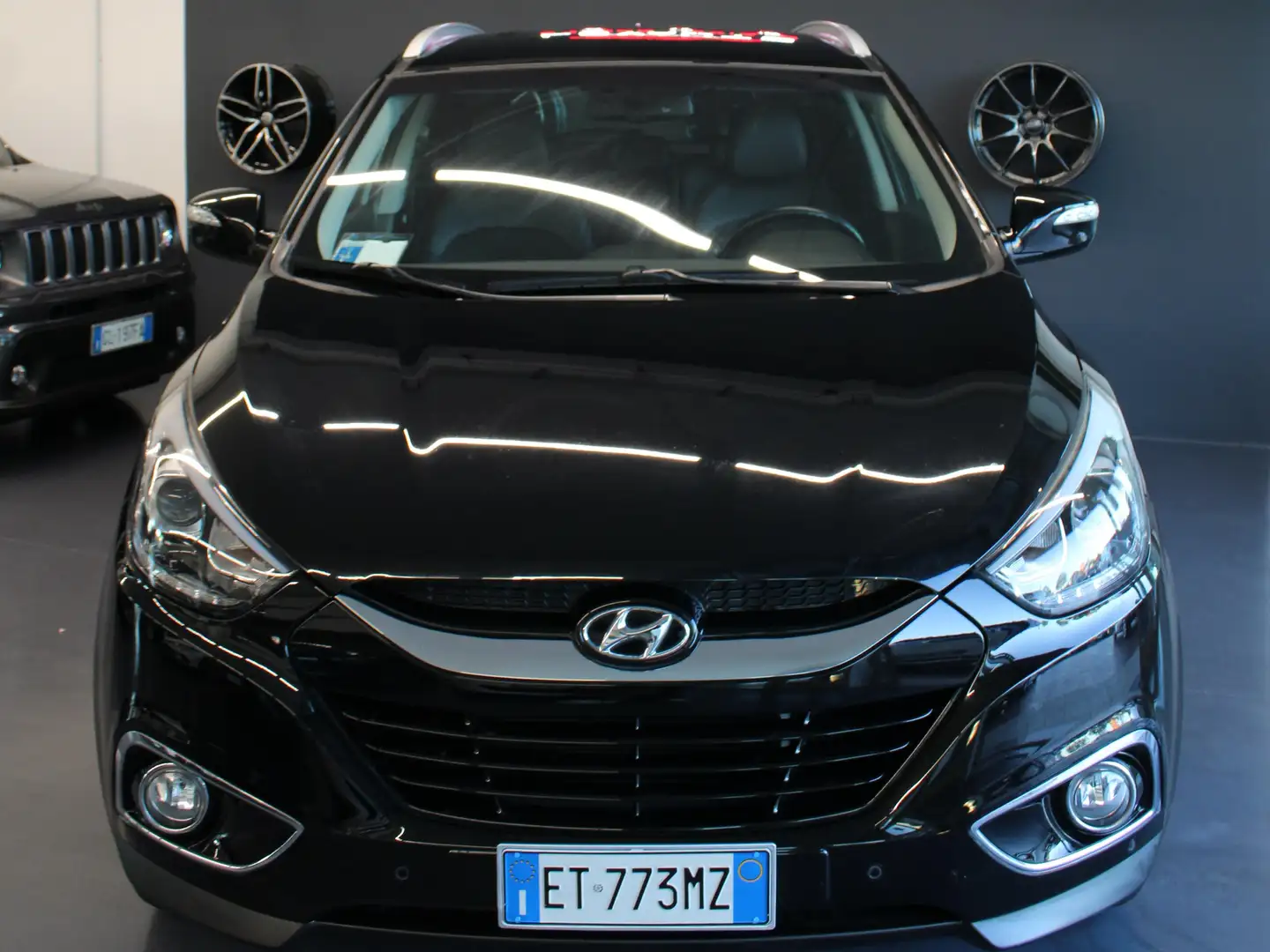 Hyundai iX35 ix35 2.0 crdi Xpossible 4wd 136cv auto Zwart - 2