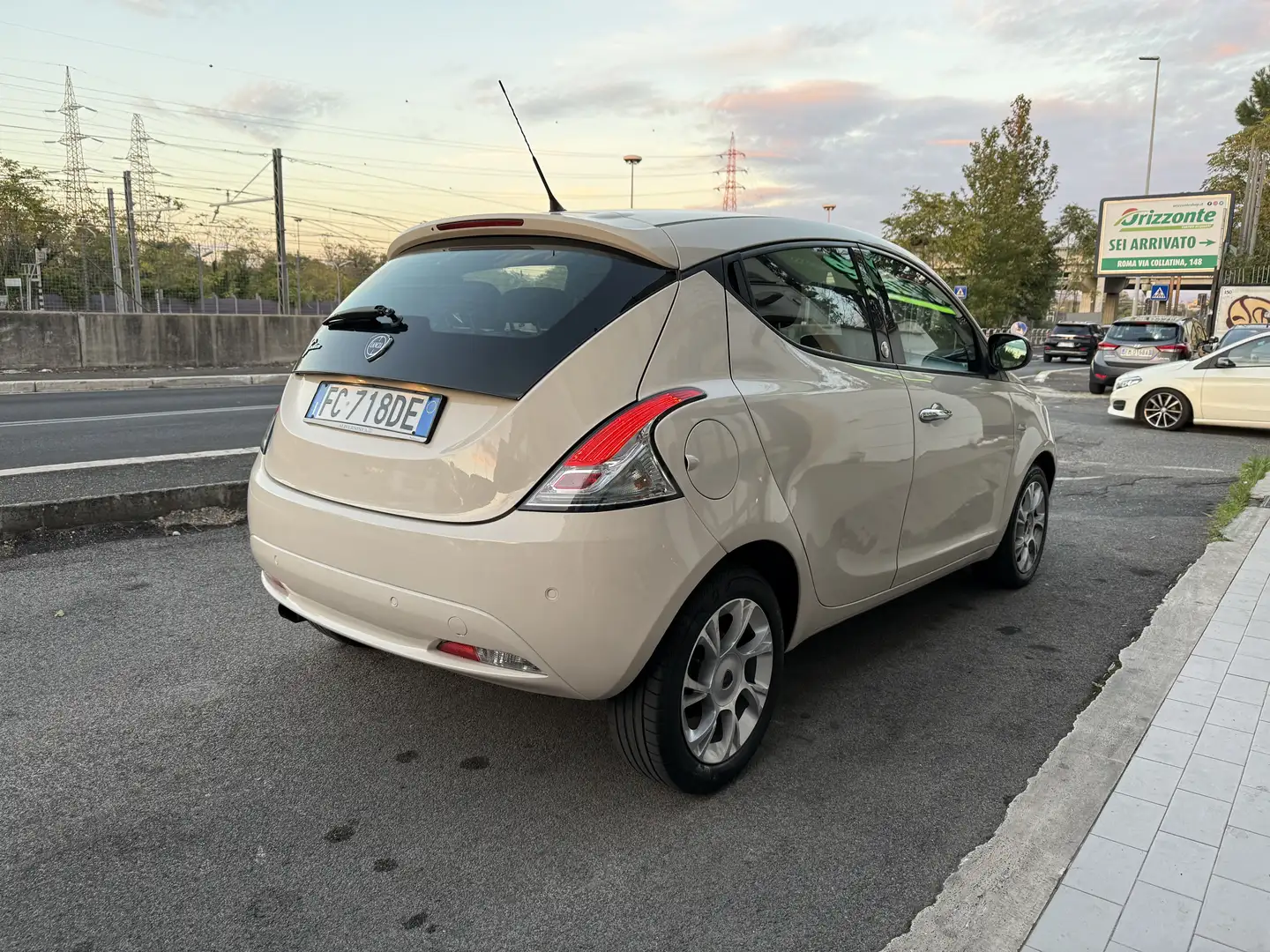 Lancia Ypsilon 1.2 ECOCHIC GPL OTTIMO STATO! SENSORI PARCHEGGIO! Beige - 2