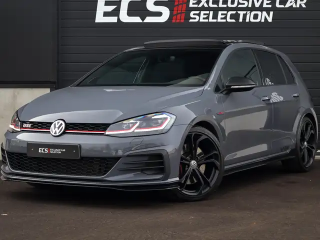 Volkswagen Golf GTI Golf 2.0 TSI TCR DSG AKRAPOVIC PANO