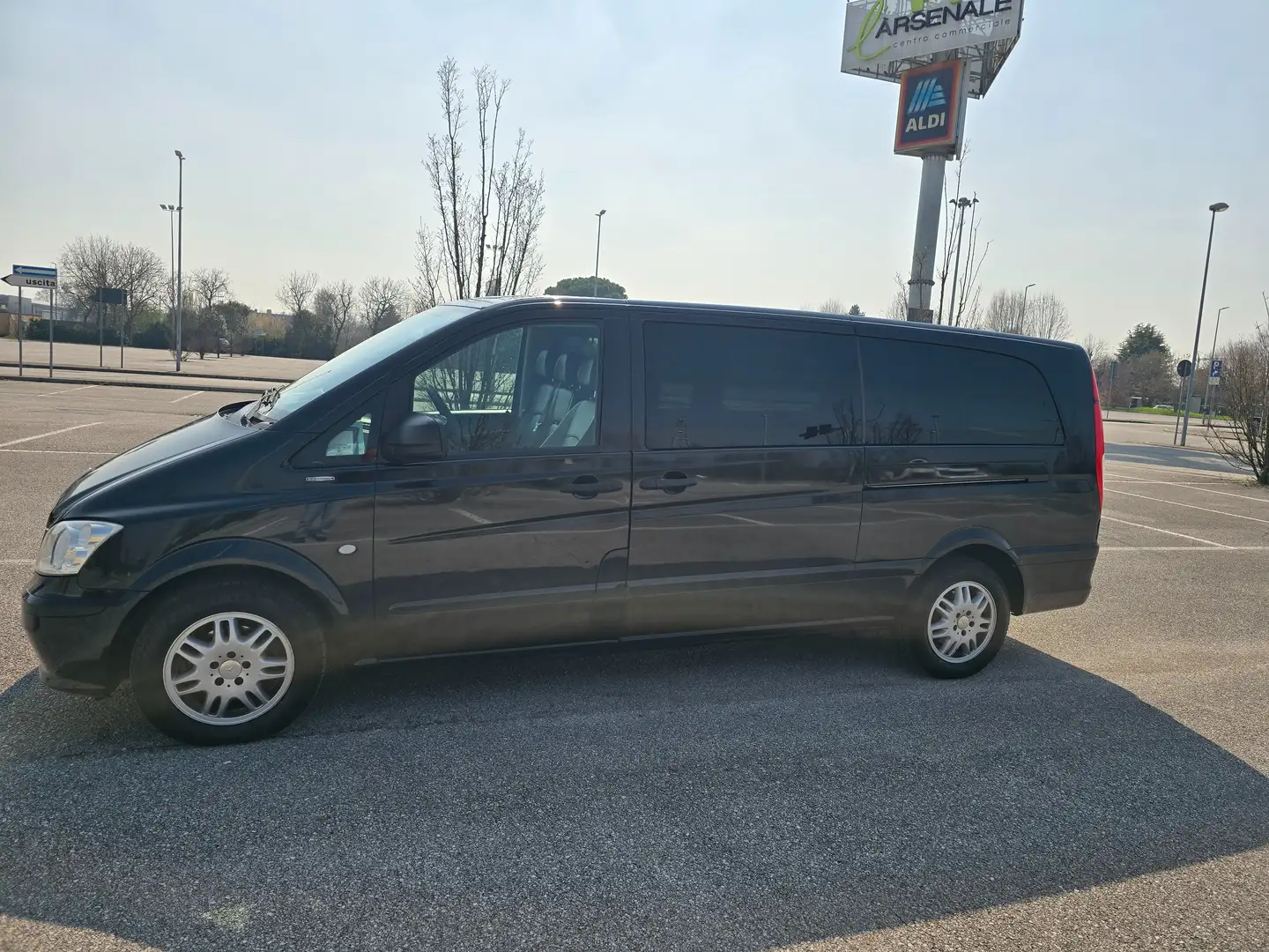 Mercedes-Benz Vito SHUTTLE EXTRALONG Negro - 1