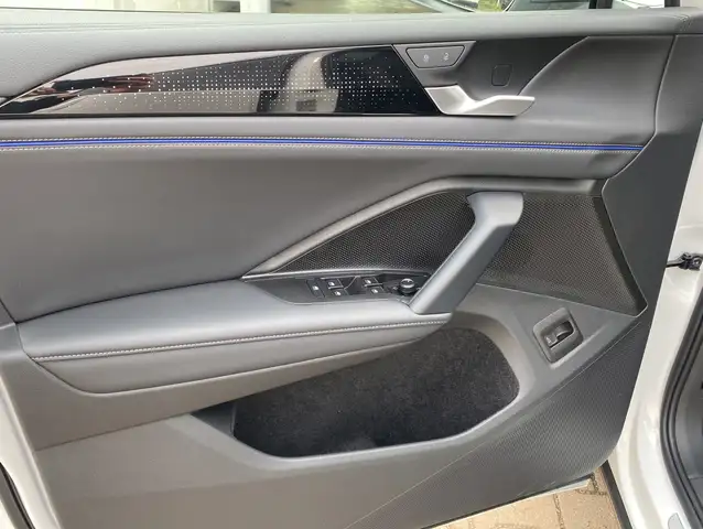 Volkswagen Tiguan view 11