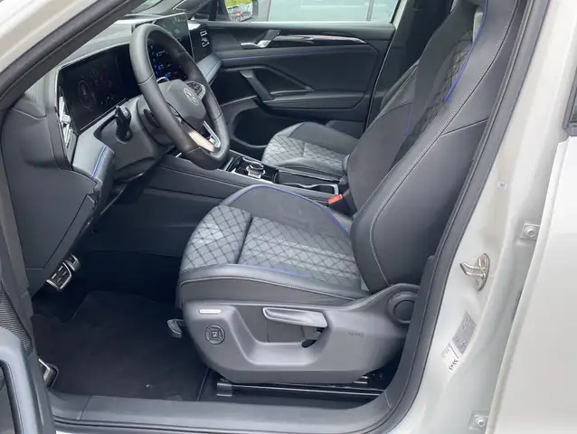 Volkswagen Tiguan view 12