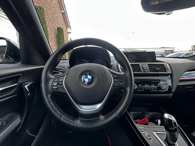 BMW 1 Series view 24