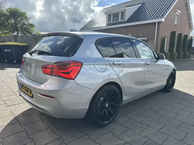 BMW 1 Series view 10
