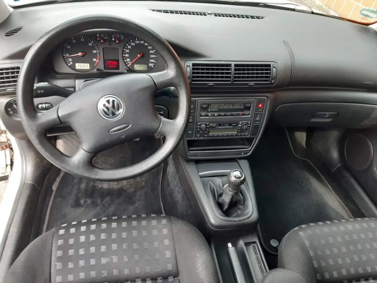Volkswagen Passat 1.6 Edition 1.Hand erst 113000 Km., foto 10