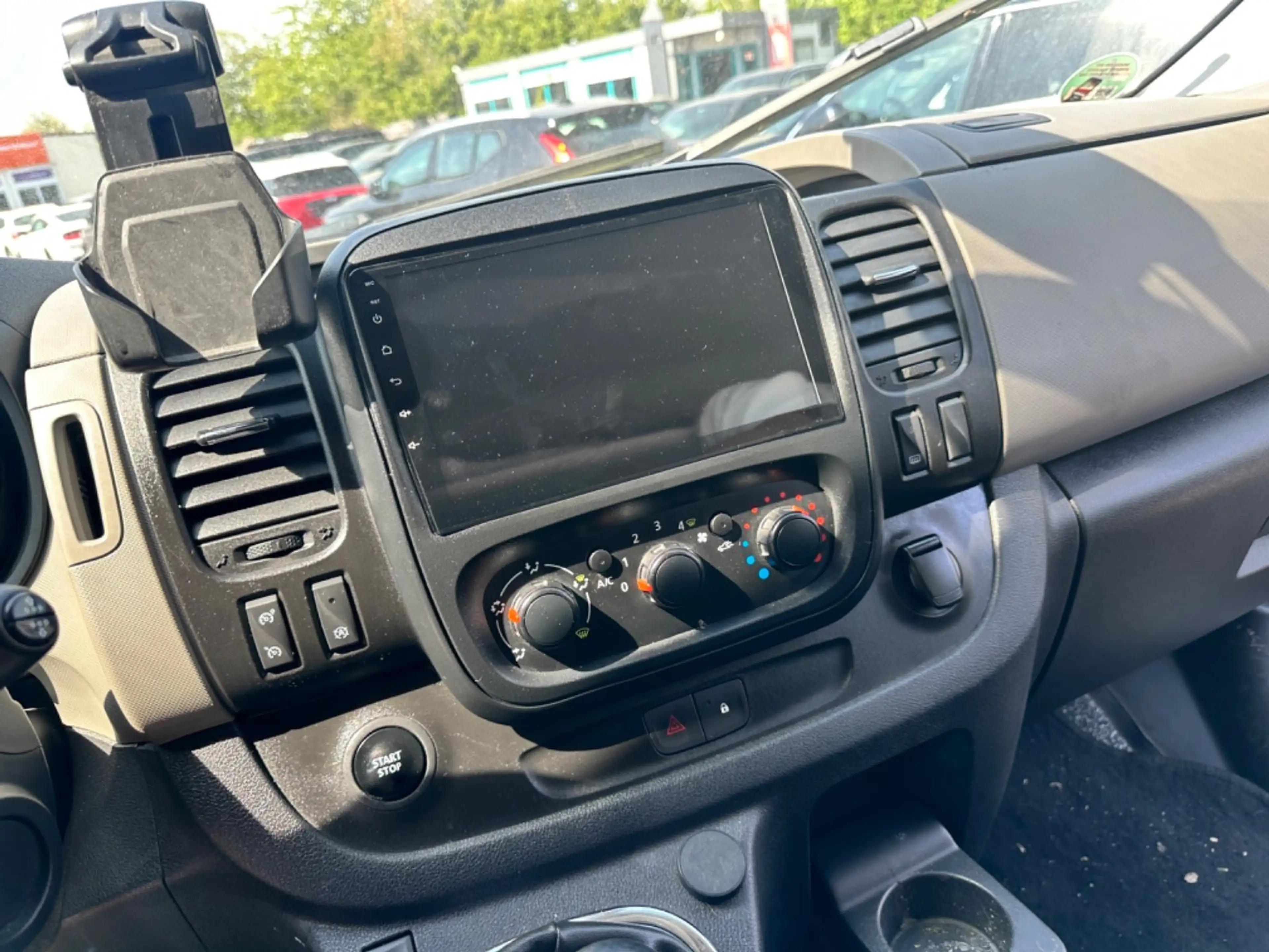 Nissan NV300 Kombi L2H1 2,9t COMFORT * Navi * — photo 4