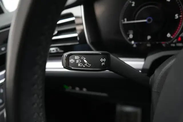 Volkswagen Touareg view 19
