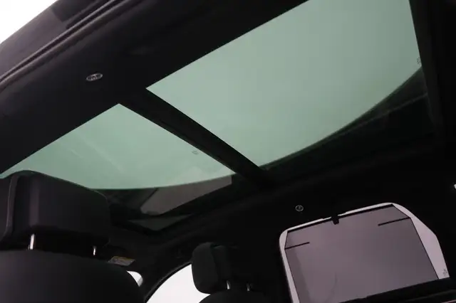 Volkswagen Touareg view 20